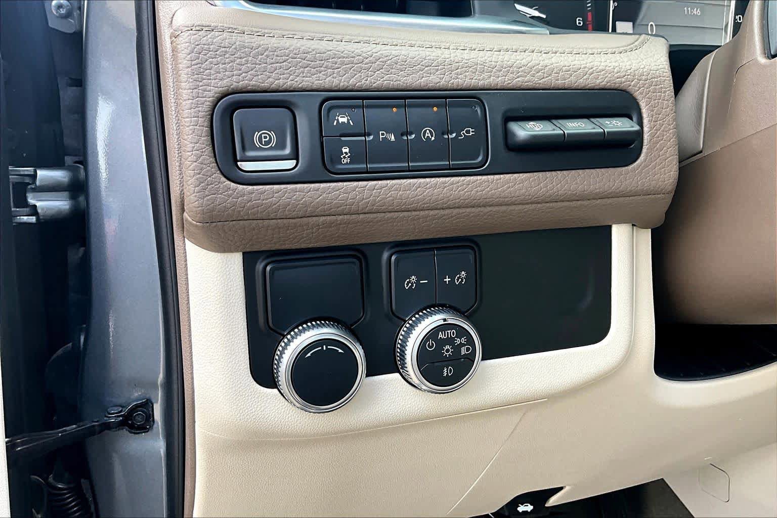 Used 2021 GMC Yukon XL Denali w/ Denali Premium Package RWD image 36