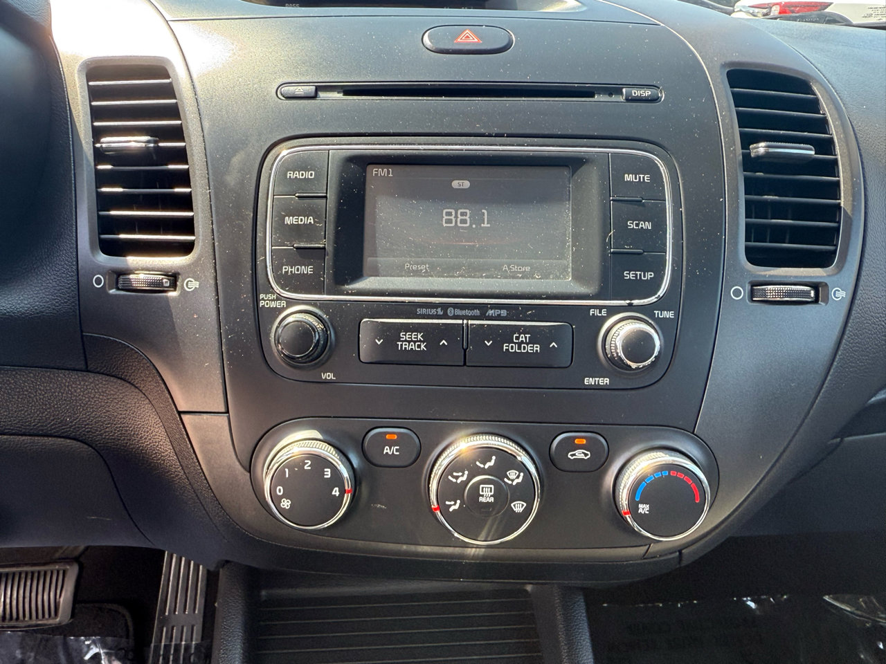 Used 2016 Kia Forte LX w/ LX Popular Plus Package image 17