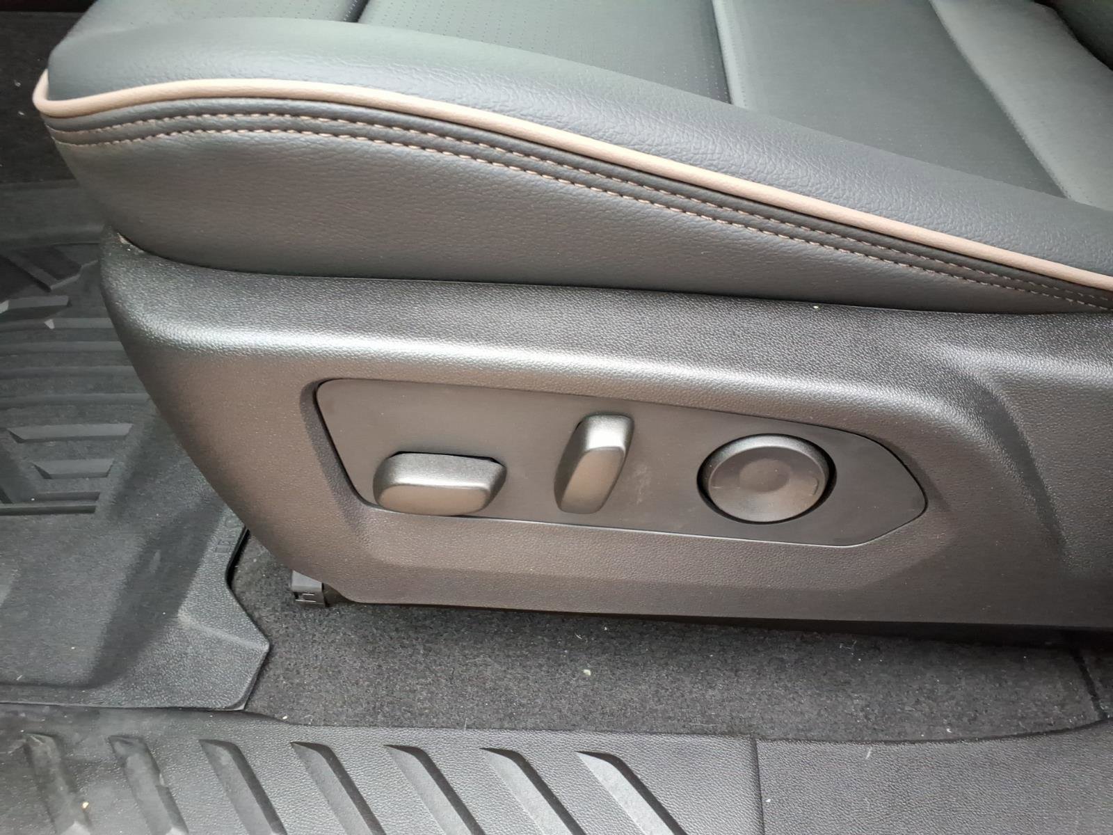 New 2026 GMC Canyon Denali image 9