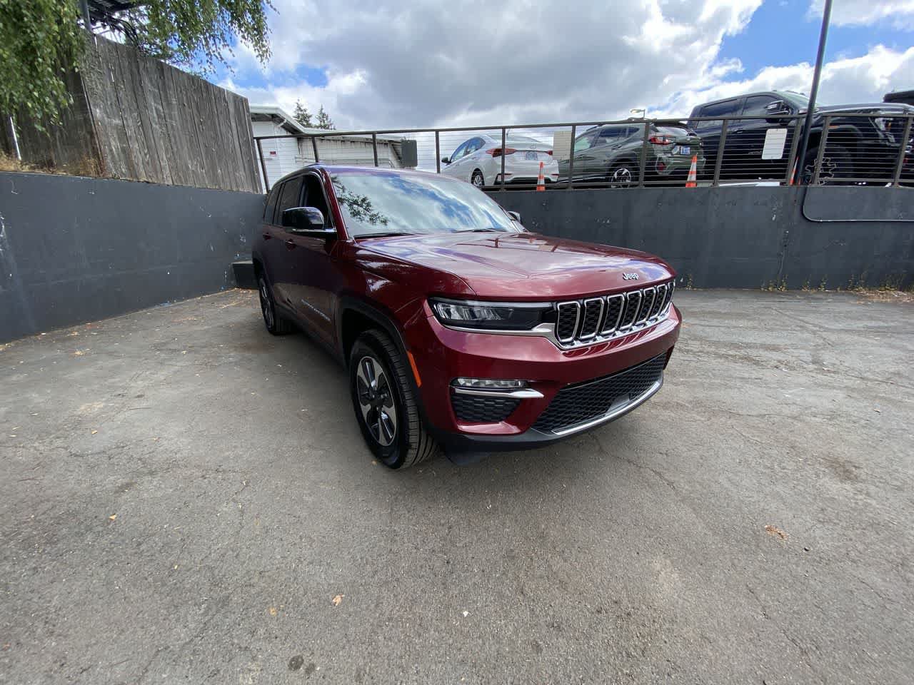 Used 2024 Jeep Grand Cherokee Limited 4xe AWD/4WD image 8