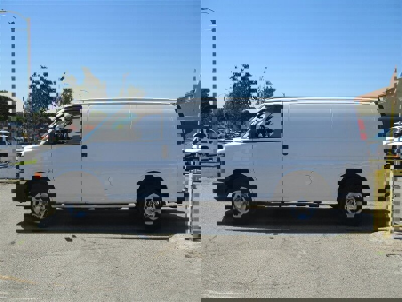 Used 2014 Chevrolet Express 2500 image 4