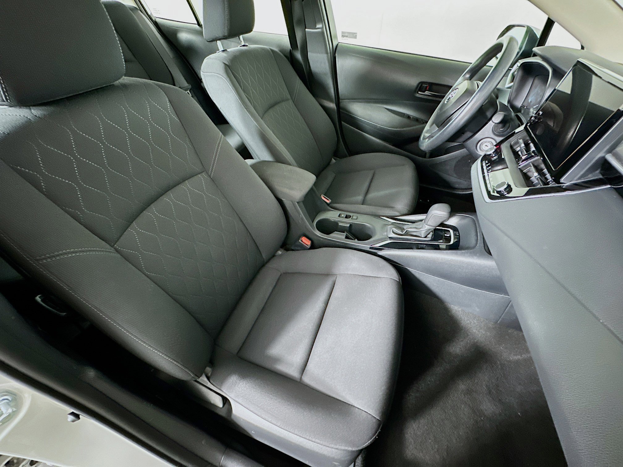 Used 2024 Toyota Corolla LE image 29