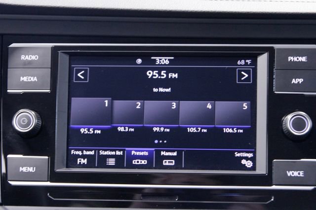 Used 2022 Volkswagen Jetta S image 28