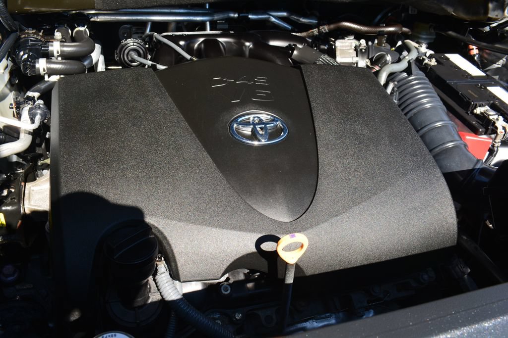 Used 2021 Toyota Highlander LE AWD/4WD image 27