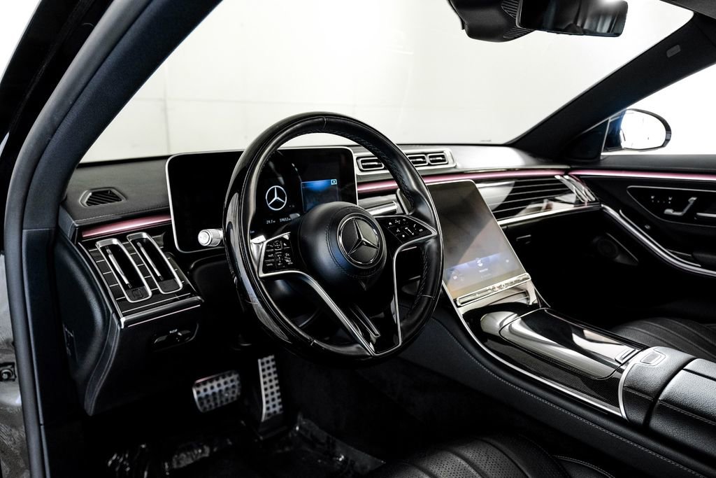 Used 2022 Mercedes-Benz S 580 4MATIC Sedan w/ AMG Line Package image 2