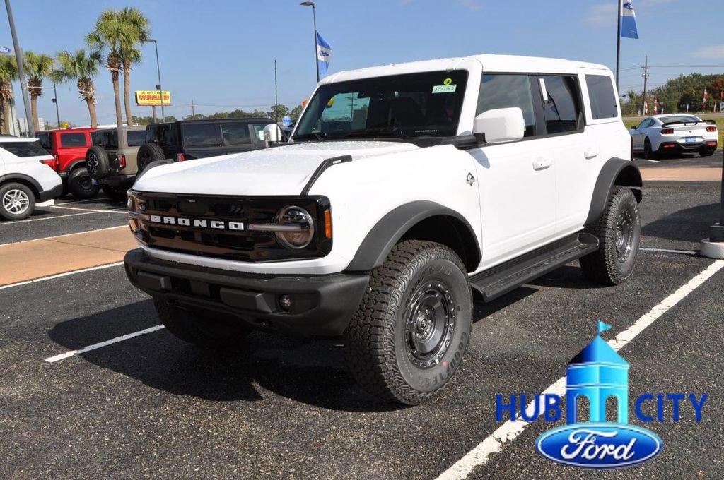 New 2025 Ford Bronco Outer Banks w/ Sasquatch Package image 1