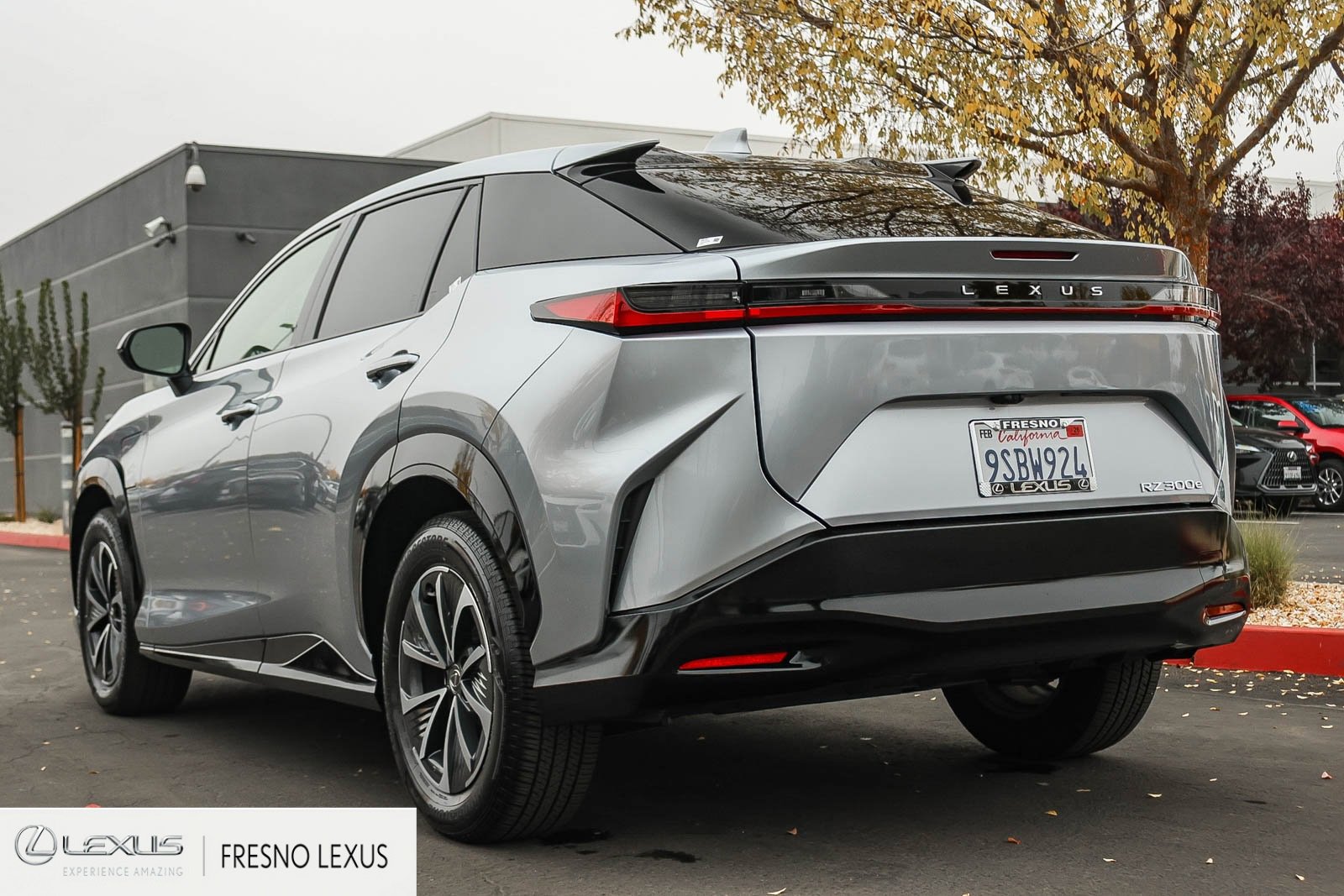 Used 2025 Lexus RZ 300e image 4