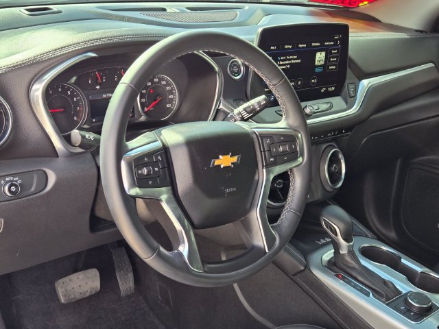 Certified 2025 Chevrolet Blazer LT w/ Sound & Technology Package FWD image 18