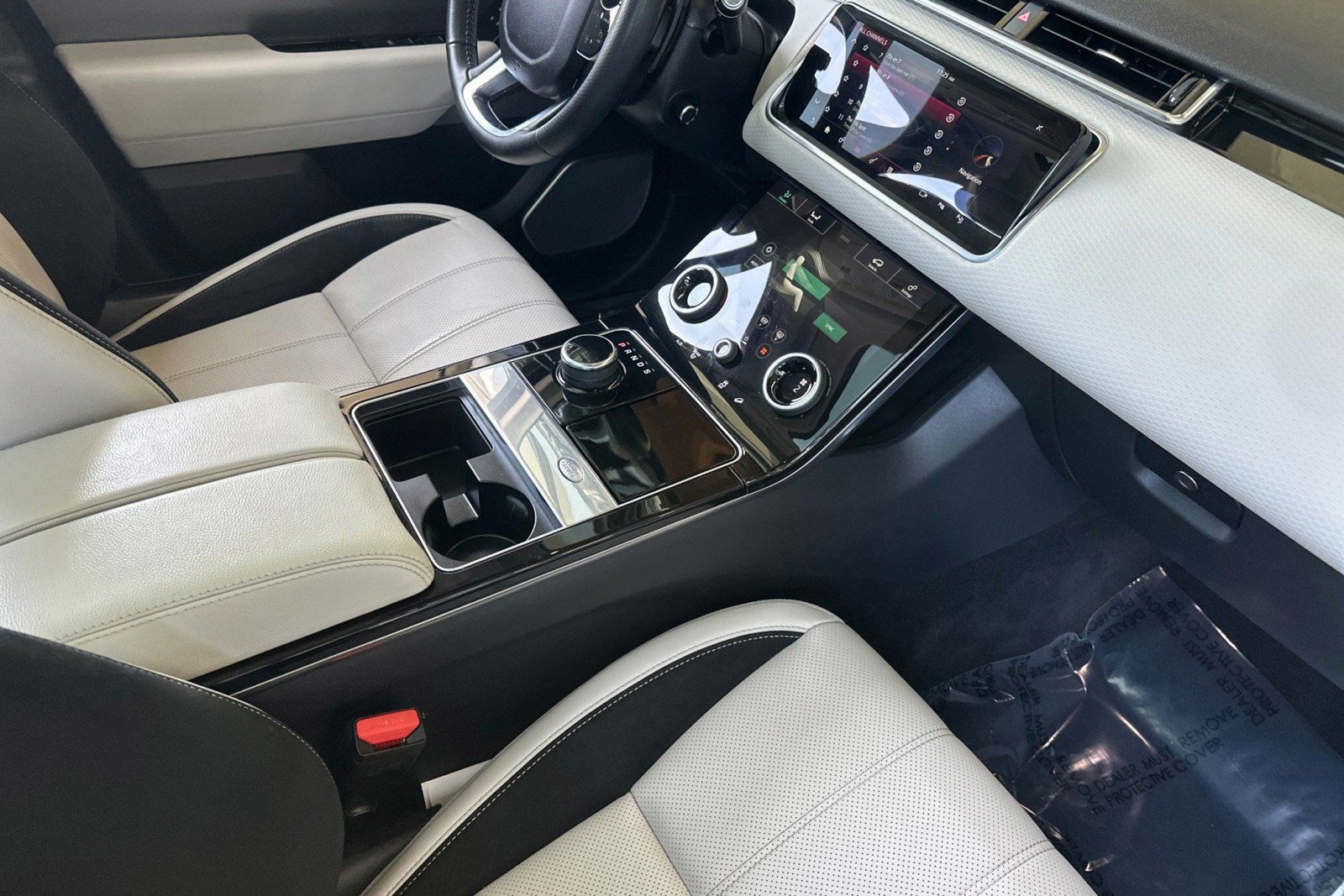 Used 2020 Land Rover Range Rover Velar S AWD/4WD image 34