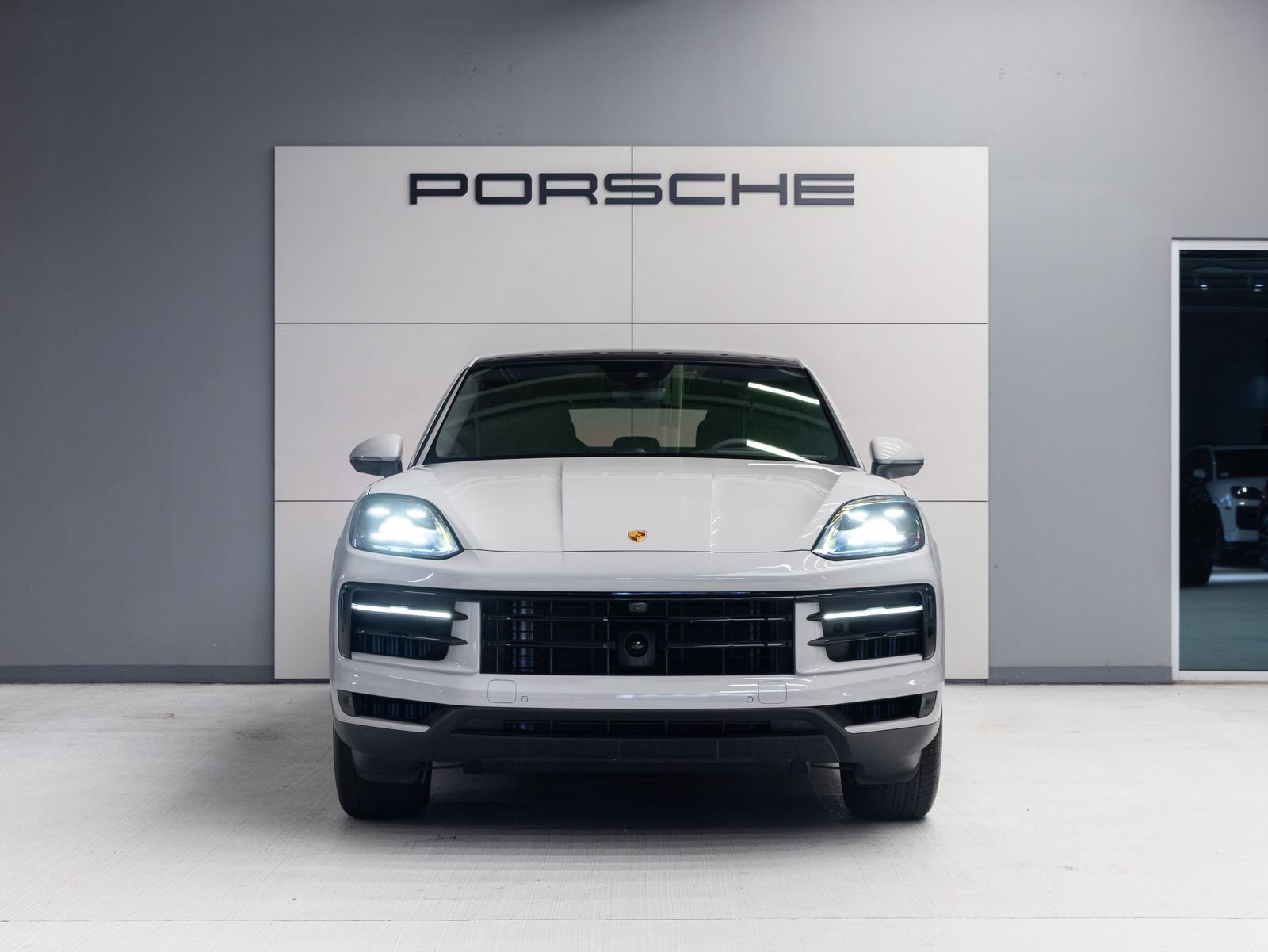 Certified 2024 Porsche Cayenne Coupe AWD/4WD image 10