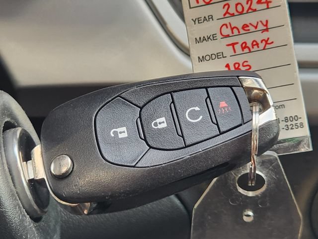 Used 2024 Chevrolet Trax RS FWD image 20