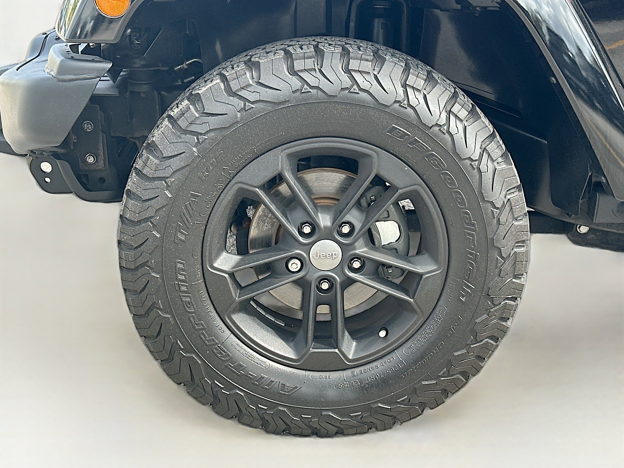 Used 2017 Jeep Wrangler Sahara image 31