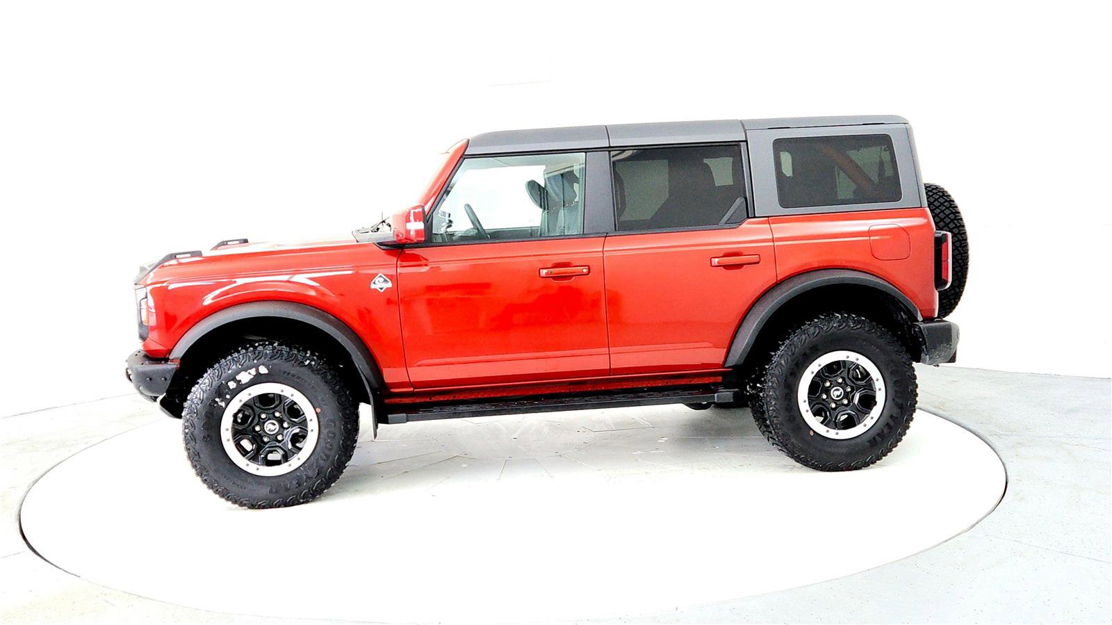 Used 2024 Ford Bronco Outer Banks w/ Sasquatch Package image 3