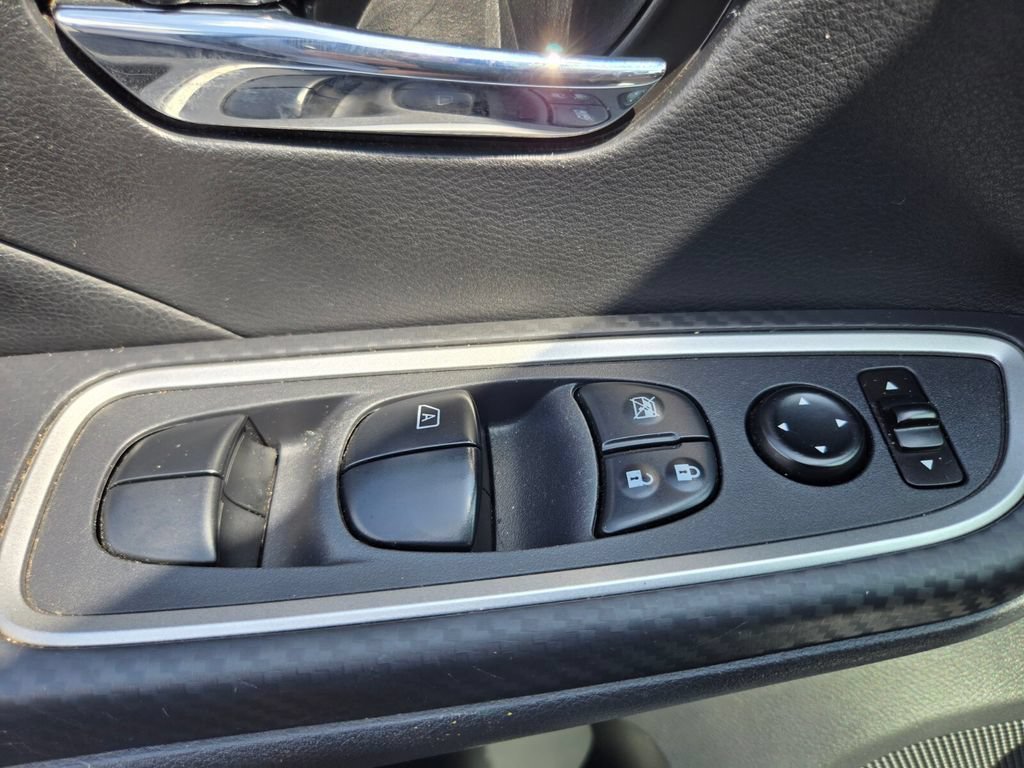 Certified 2024 Nissan Versa SR w/ Trunk Package FWD image 36