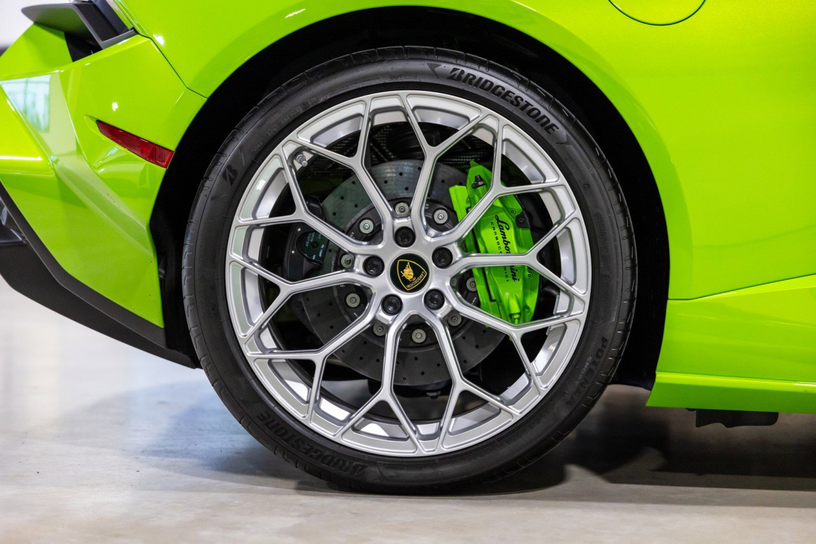 Used 2024 Lamborghini Huracan Tecnica image 28