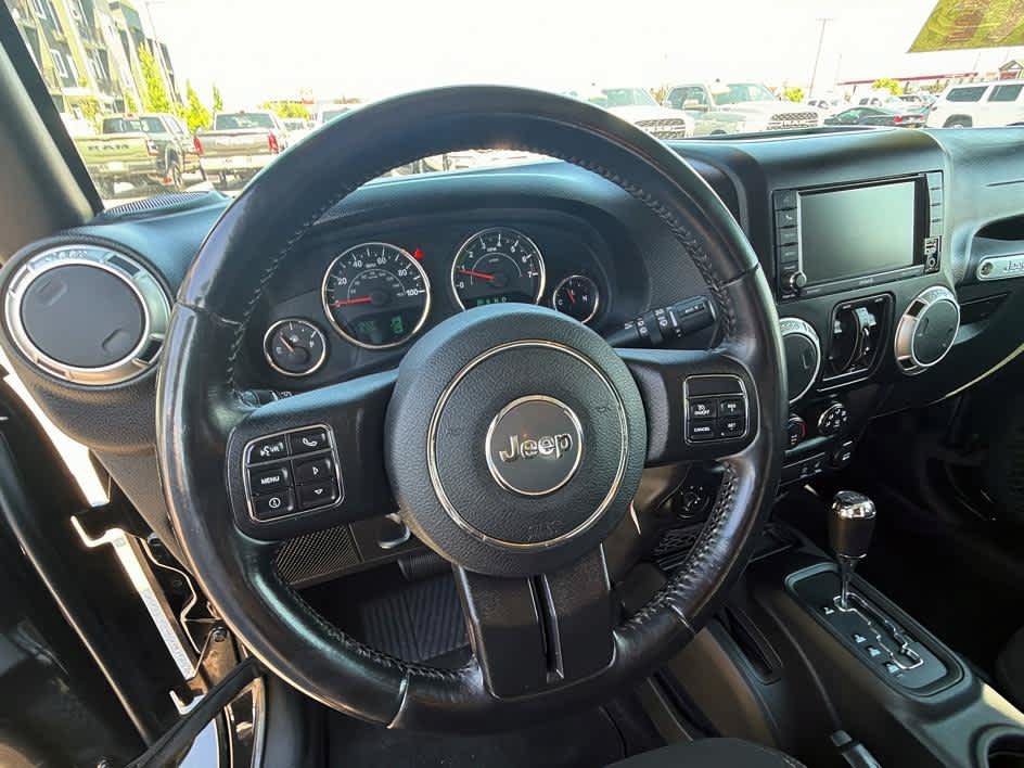 Used 2017 Jeep Wrangler Unlimited Sahara w/ Connectivity Group AWD/4WD image 14