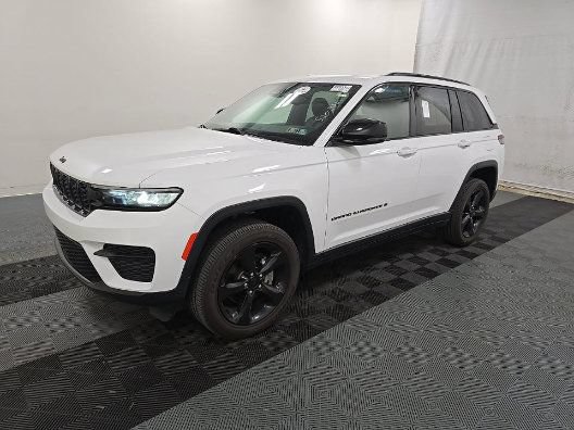 Used 2023 Jeep Grand Cherokee Altitude AWD/4WD image 5