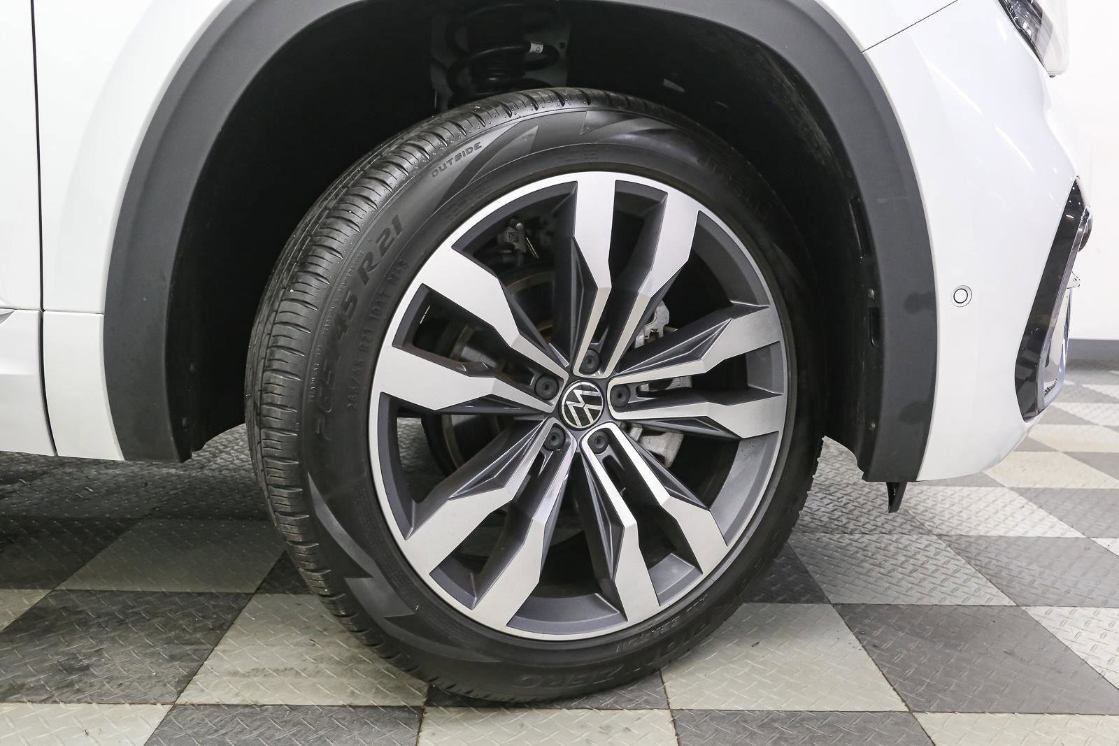 Certified 2023 Volkswagen Atlas Cross Sport SEL Premium R-Line image 19