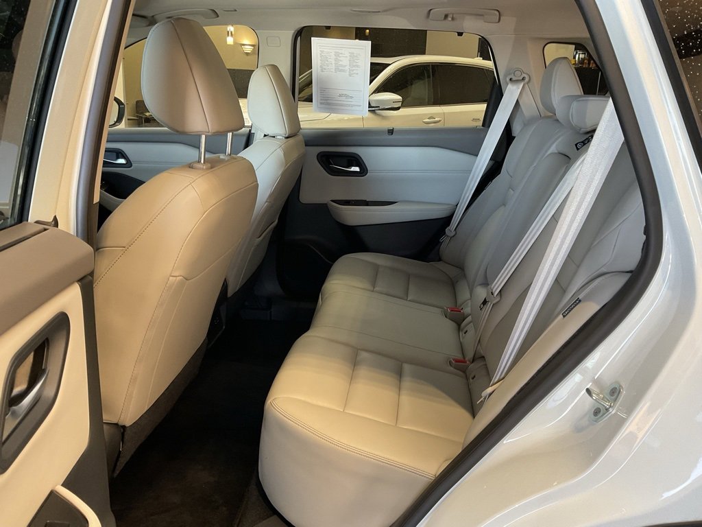 Used 2023 Nissan Rogue SL w/ SL Premium Package image 23