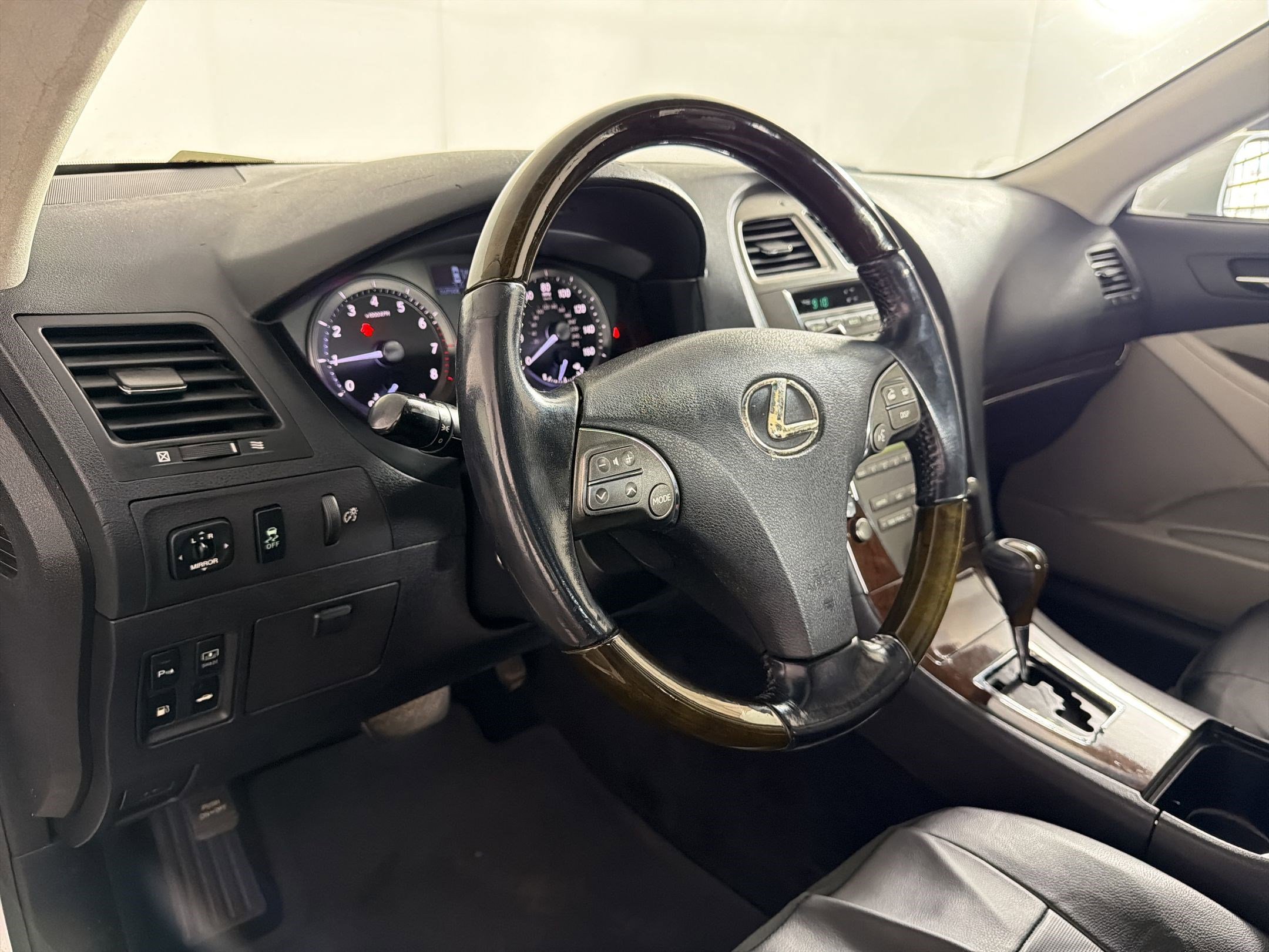 Used 2011 Lexus ES 350 image 4