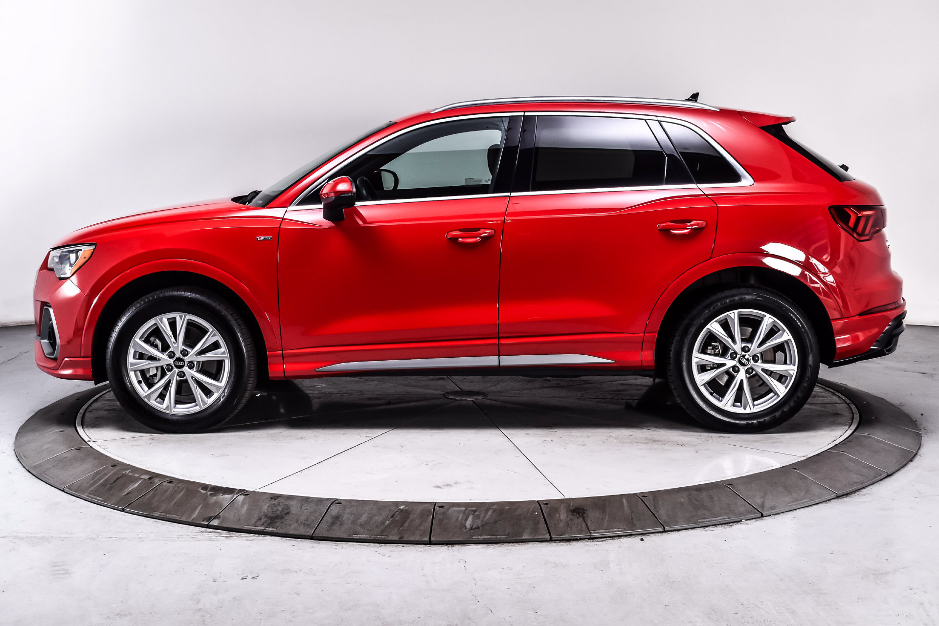 Used 2022 Audi Q3 2.0T Premium AWD/4WD image 3