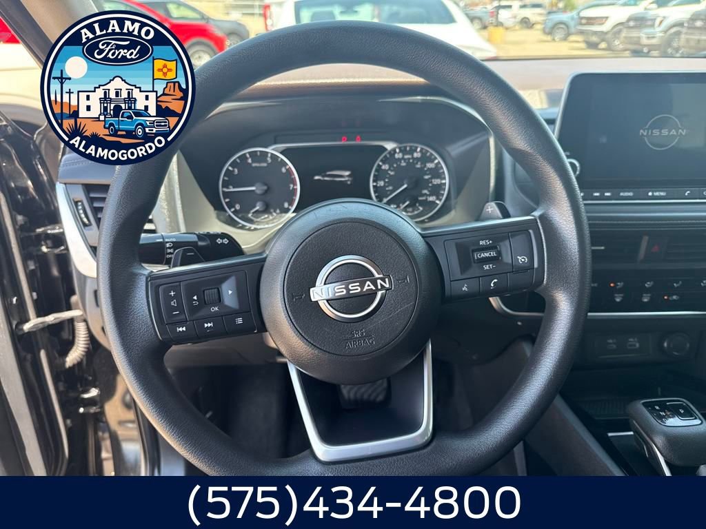 Used 2023 Nissan Rogue S image 6