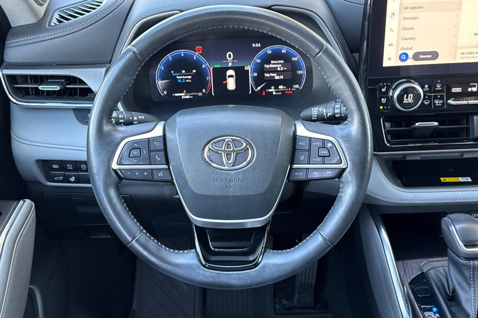 Used 2023 Toyota Highlander Limited FWD image 15