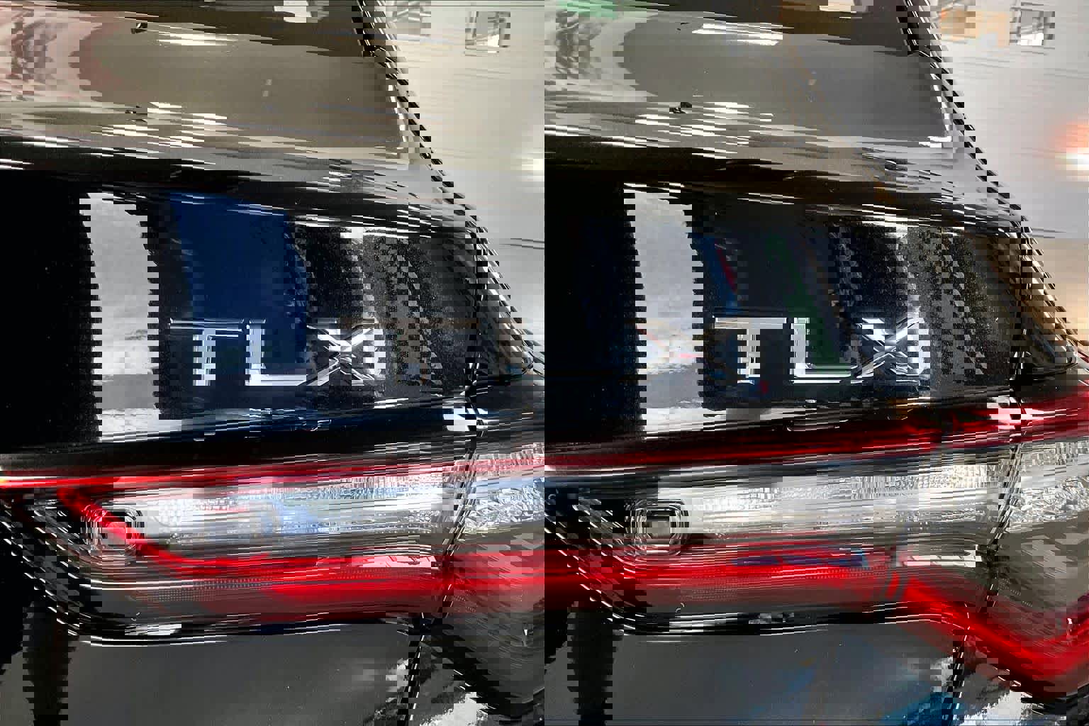 Used 2023 Acura TLX w/ Technology Package FWD image 7