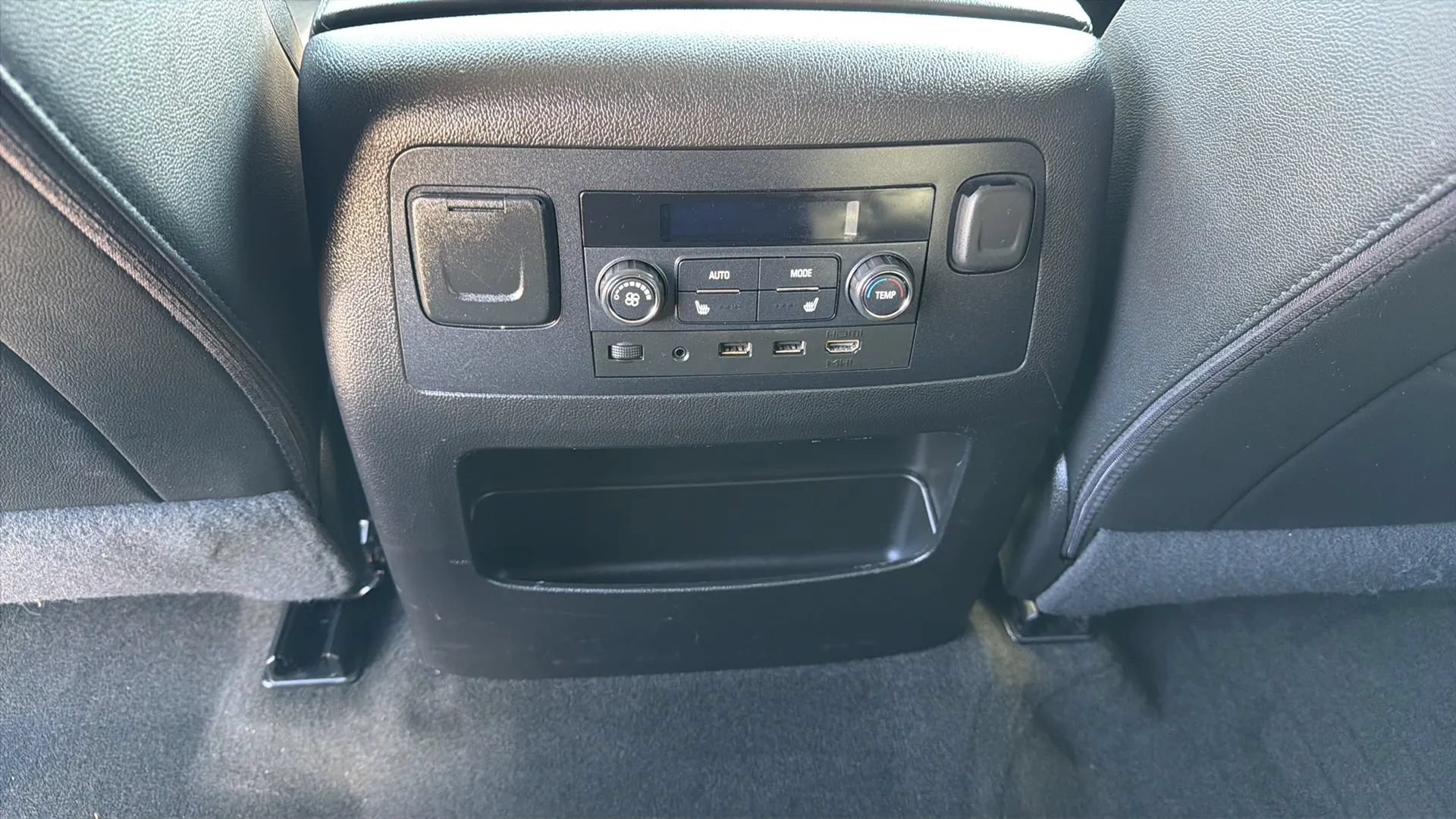 Used 2018 Chevrolet Suburban Premier AWD/4WD image 29