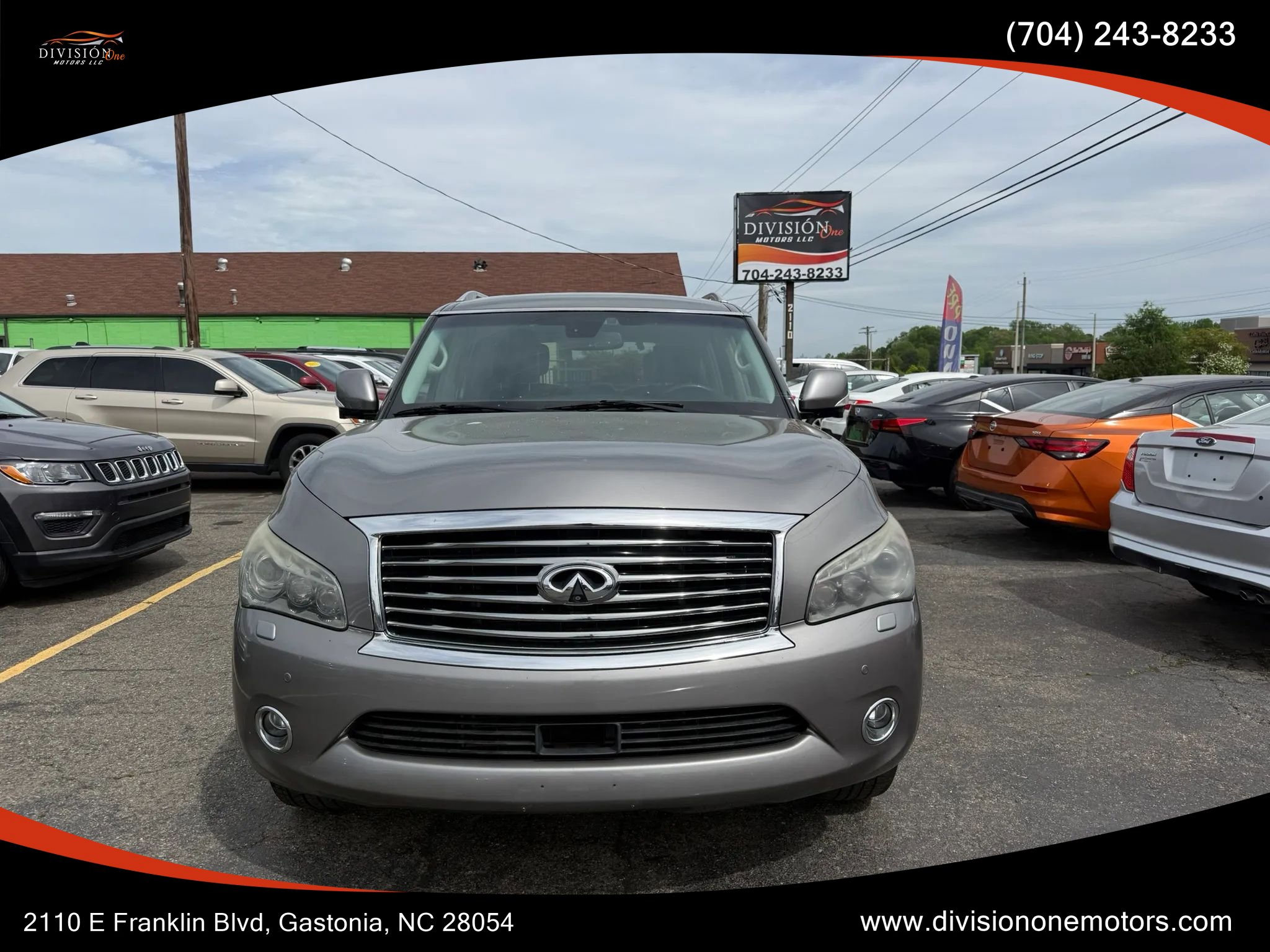 Used 2012 INFINITI QX56 4WD w/ Deluxe Touring Pkg image 3