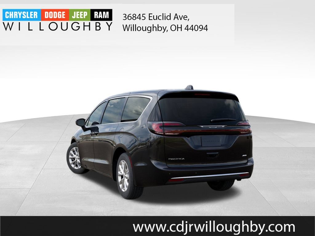 New 2027 Chrysler Pacifica Select AWD/4WD image 3