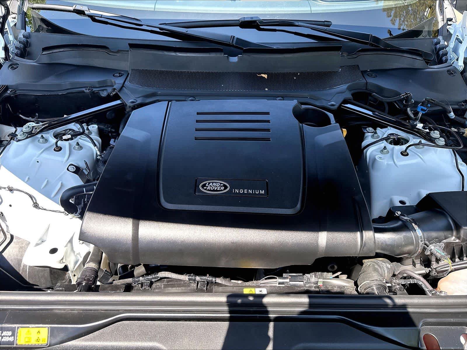 Used 2025 Land Rover Discovery S AWD/4WD image 10