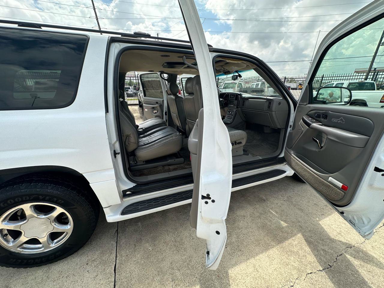 Used 2002 GMC Yukon XL Denali AWD/4WD image 38