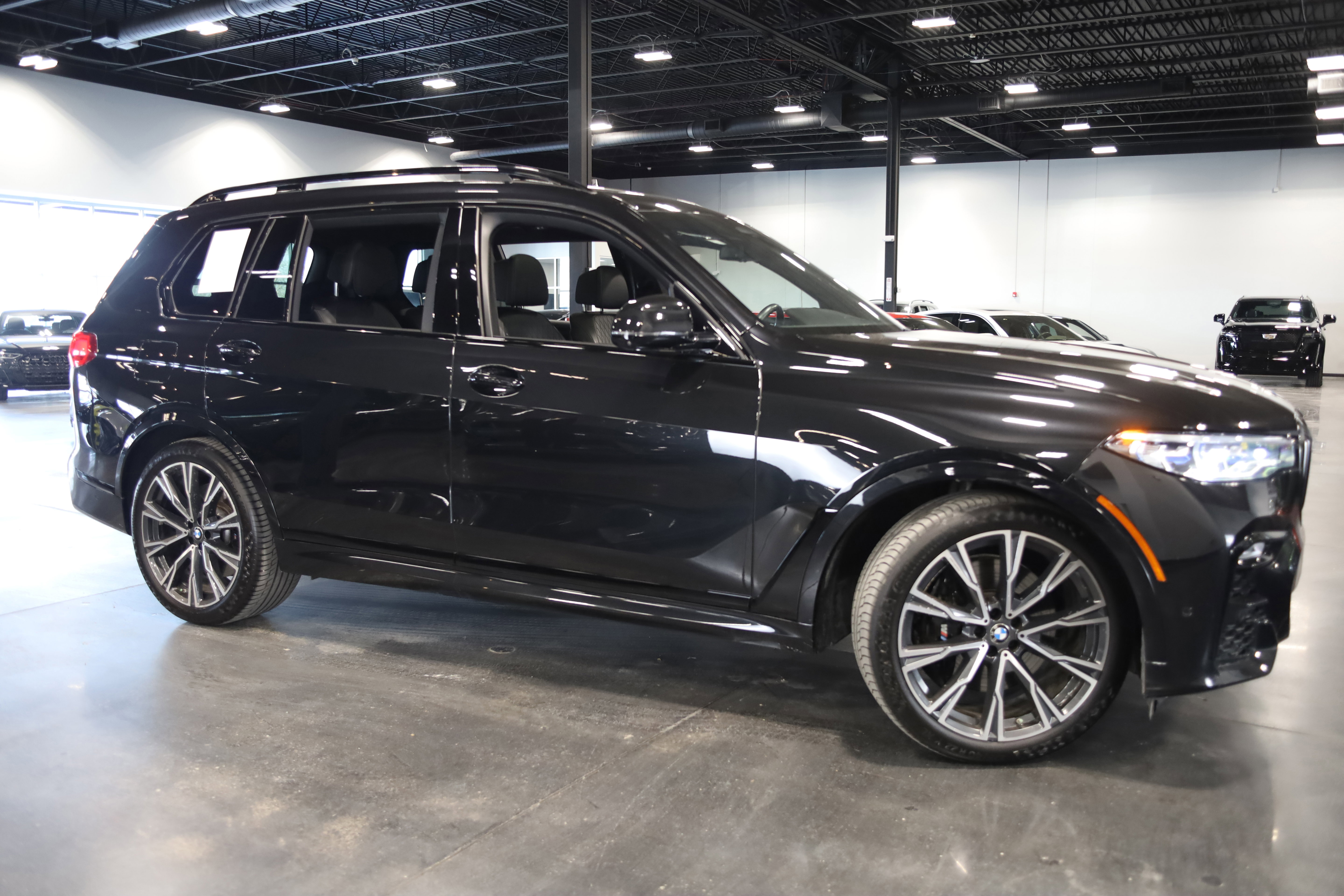 Used 2022 BMW X7 M50i w/ Dynamic Handling Package image 8