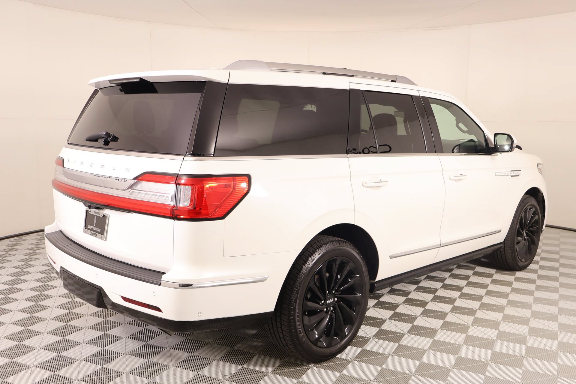 Used 2020 Lincoln Navigator Reserve w/ Equipment Group 208A Reserve RWD image 23