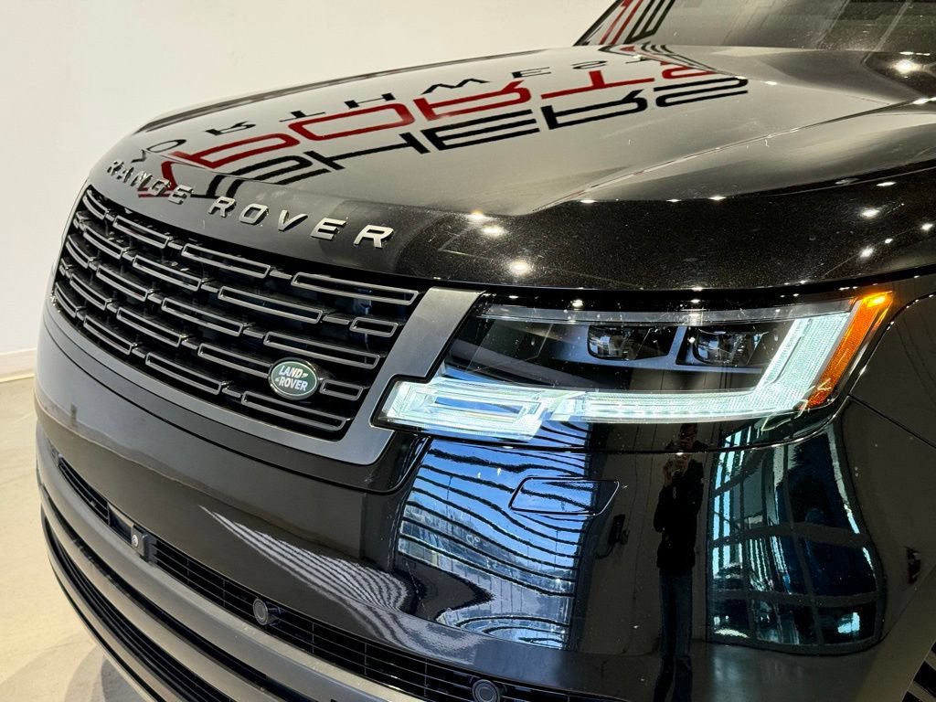 Used 2025 Land Rover Range Rover SE AWD/4WD image 8