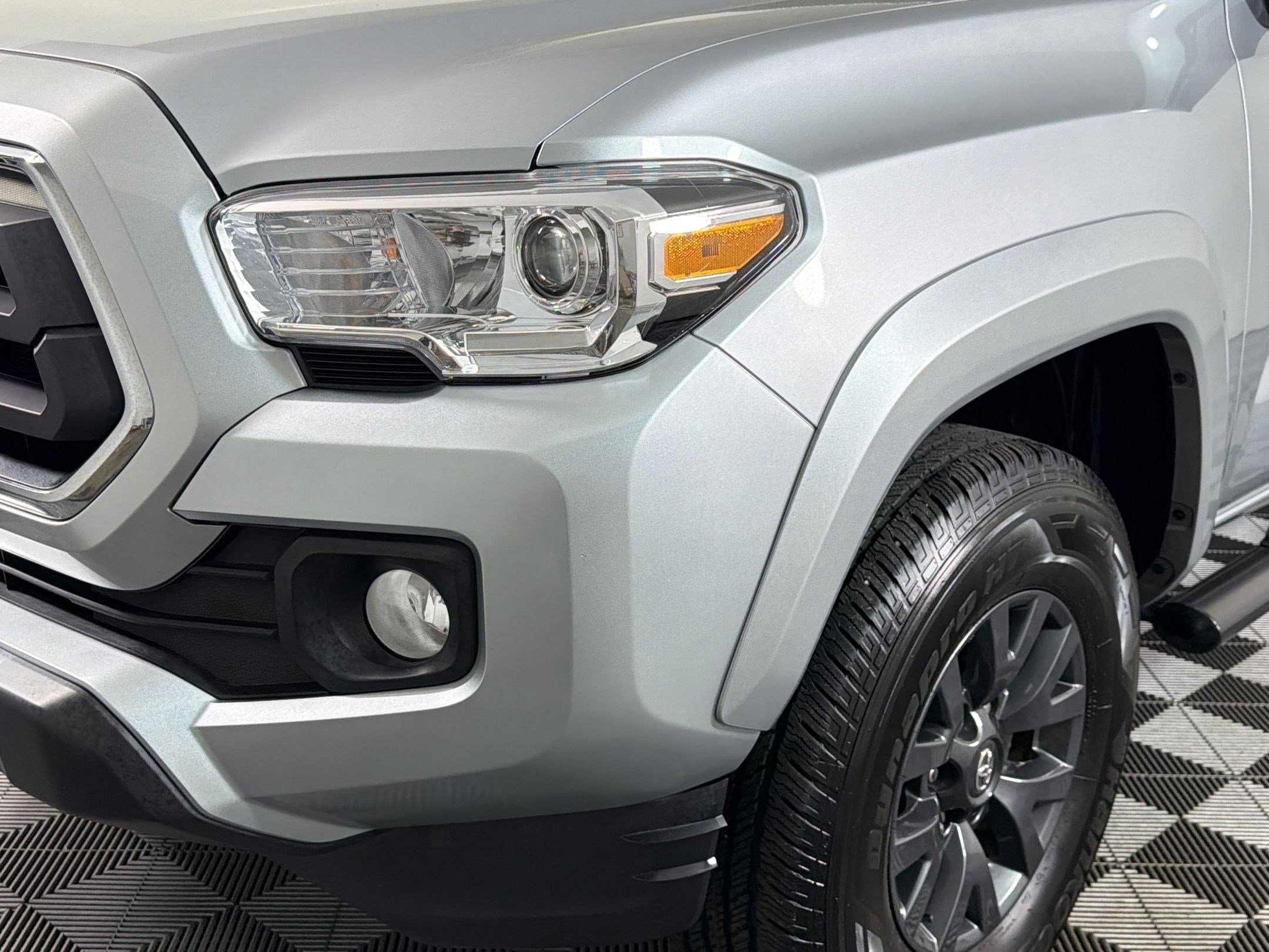 Used 2023 Toyota Tacoma SR5 RWD image 9
