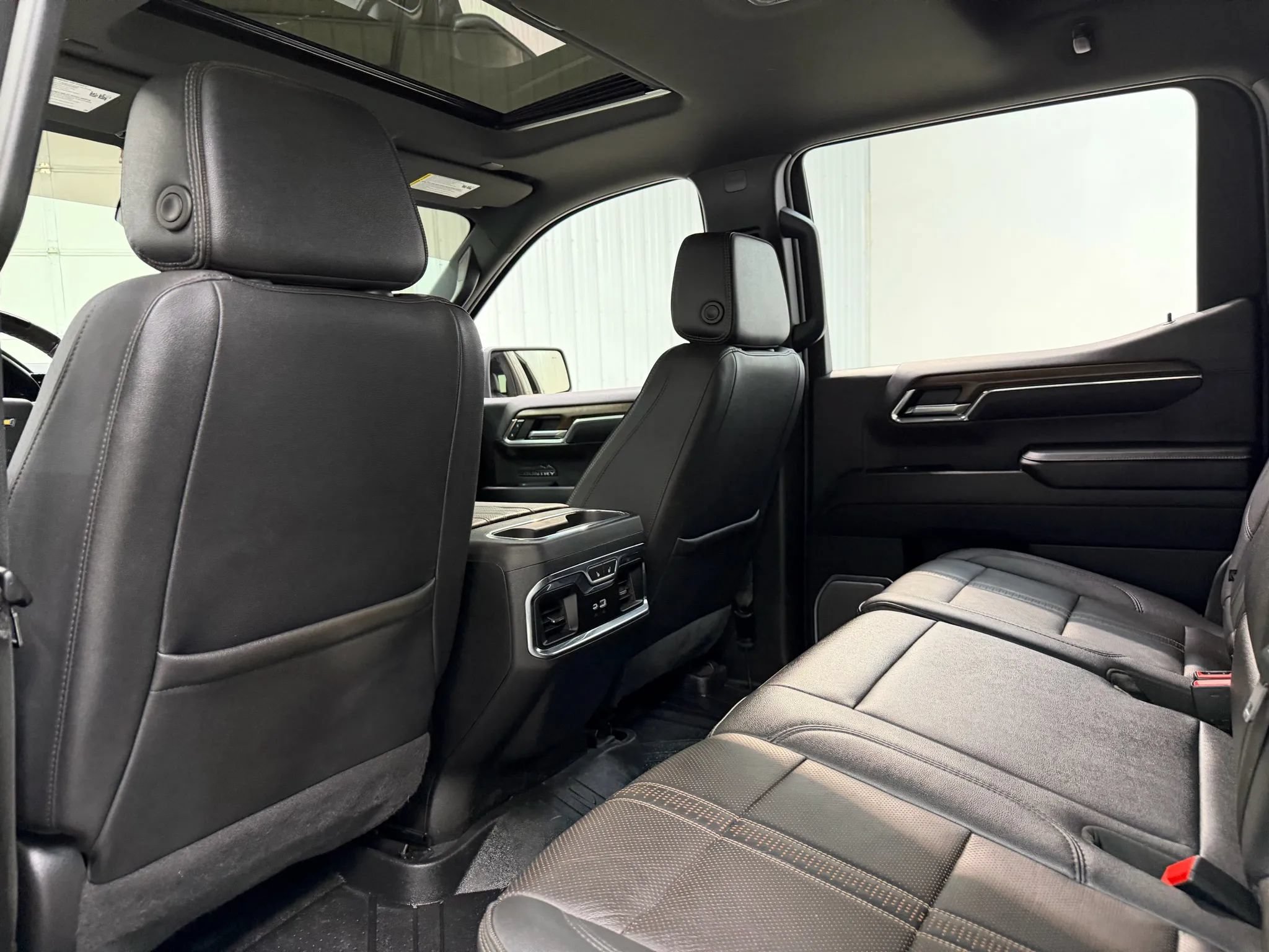 Used 2024 Chevrolet Silverado 1500 High Country w/ High Country Premium Package AWD/4WD image 16
