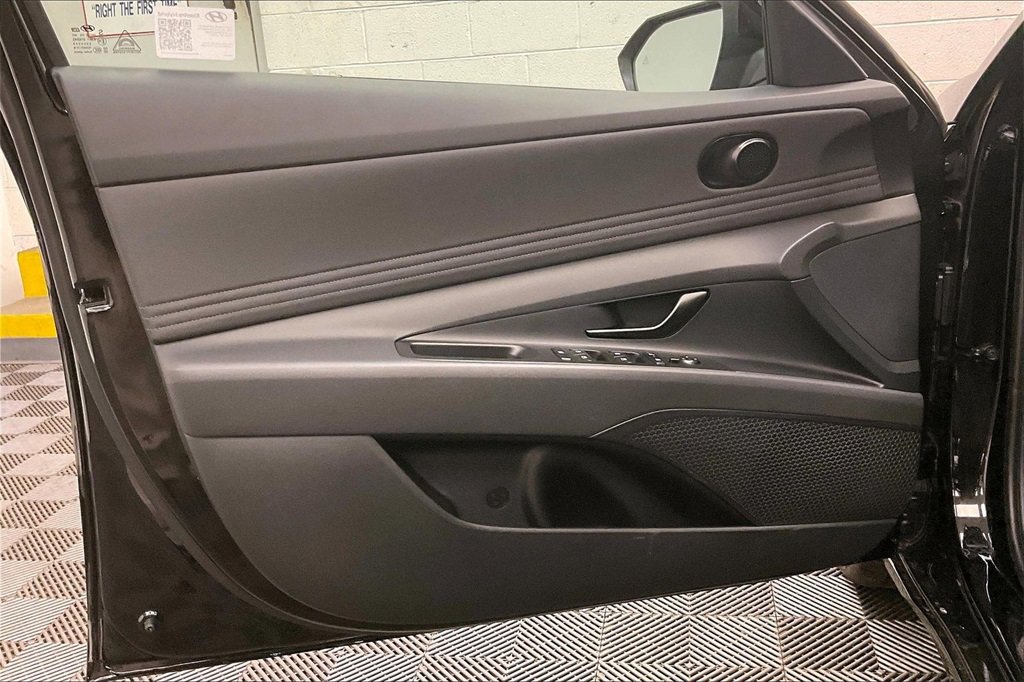 Certified 2025 Hyundai Elantra SEL image 22