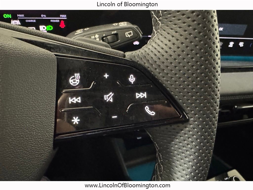 Used 2025 Audi SQ6 e-tron Prestige w/ 21" Black Optic Wheel Package image 45