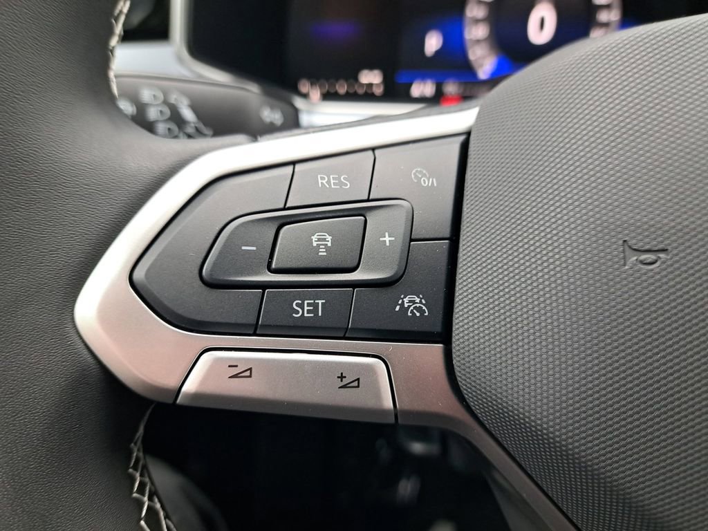 New 2025 Volkswagen Taos SE image 28