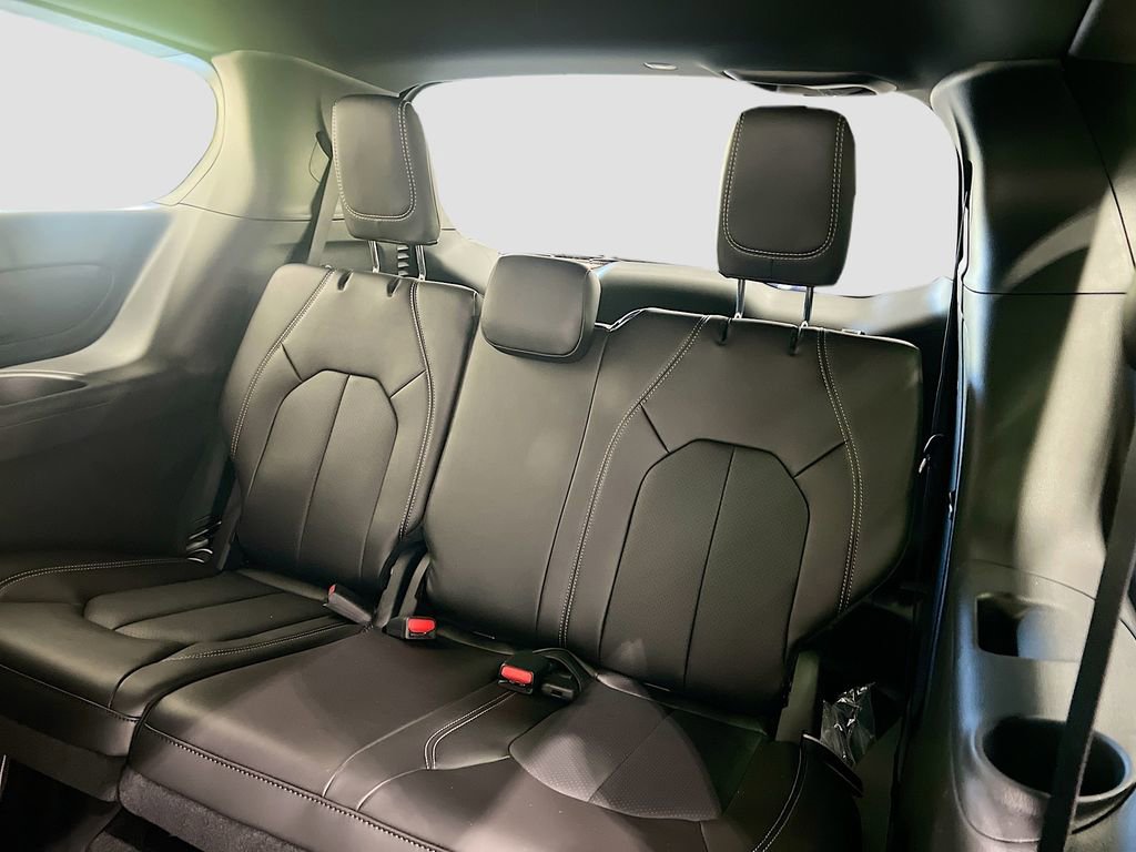 New 2026 Chrysler Pacifica Select image 13