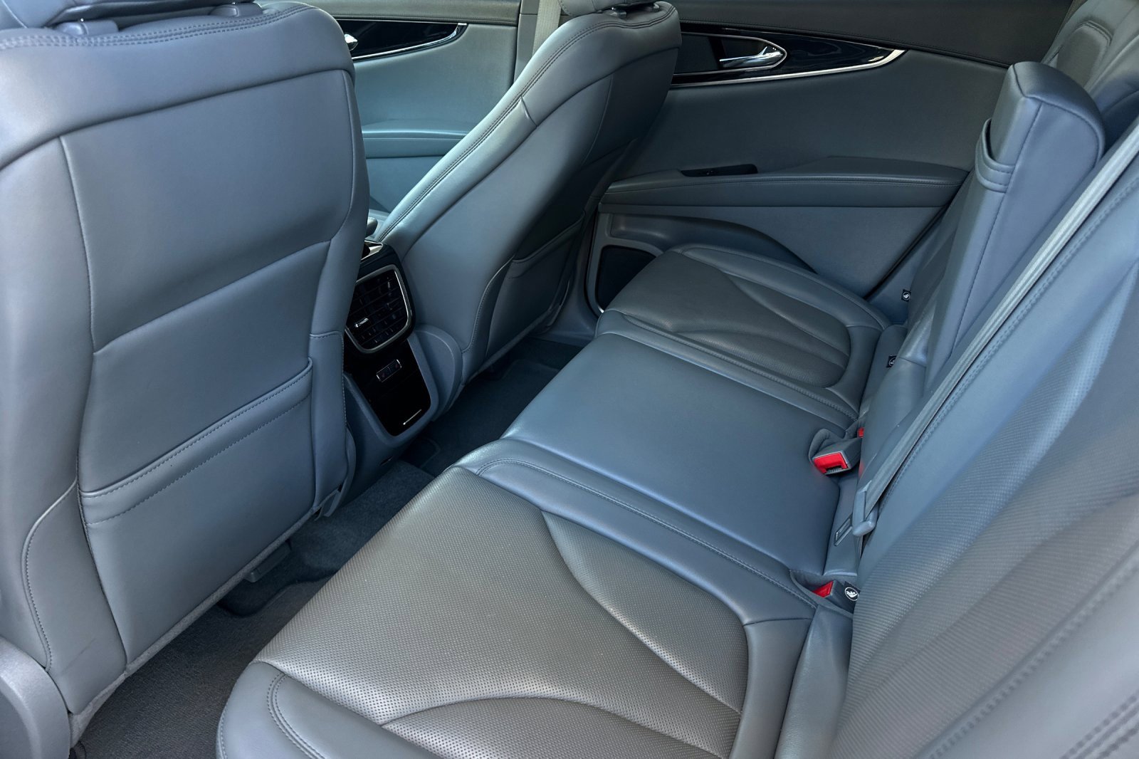 Used 2022 Lincoln Nautilus Reserve w/ Luxury Package image 11