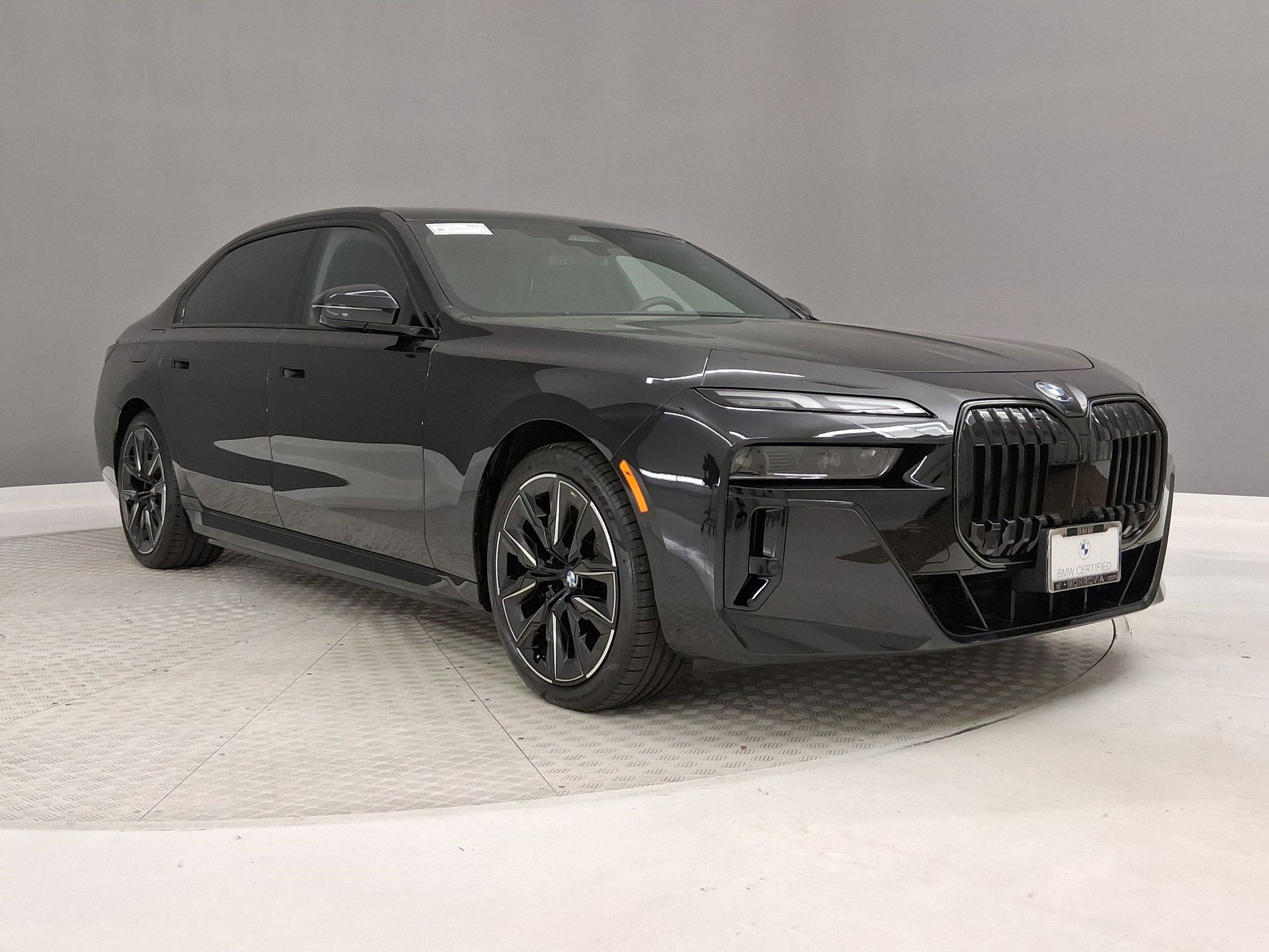 Certified 2025 BMW 750e xDrive w/ Premium Package AWD/4WD image 5