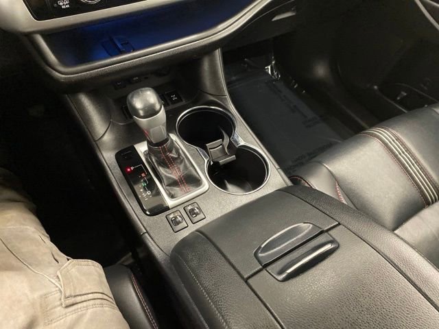 Used 2019 Toyota Highlander SE image 22