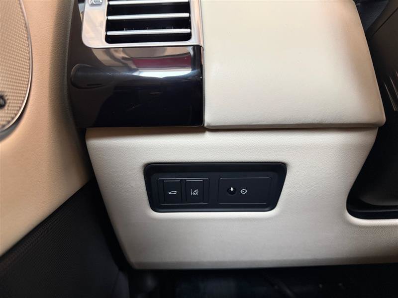 Used 2017 Land Rover Range Rover HSE AWD/4WD image 35