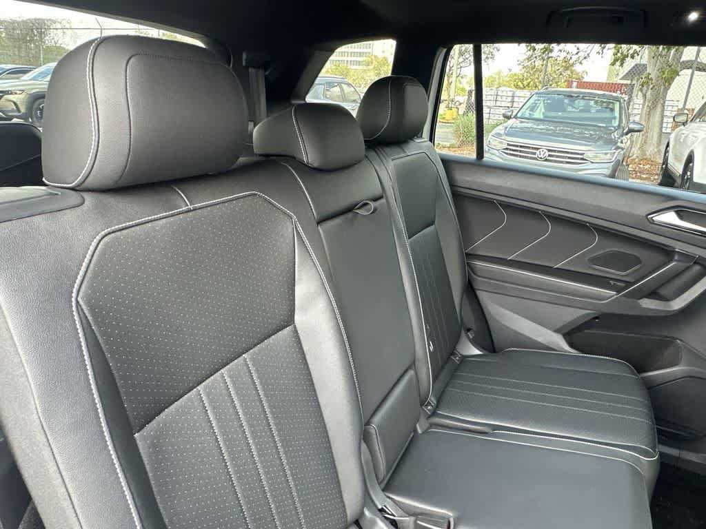 Used 2023 Volkswagen Tiguan SE R-Line image 26