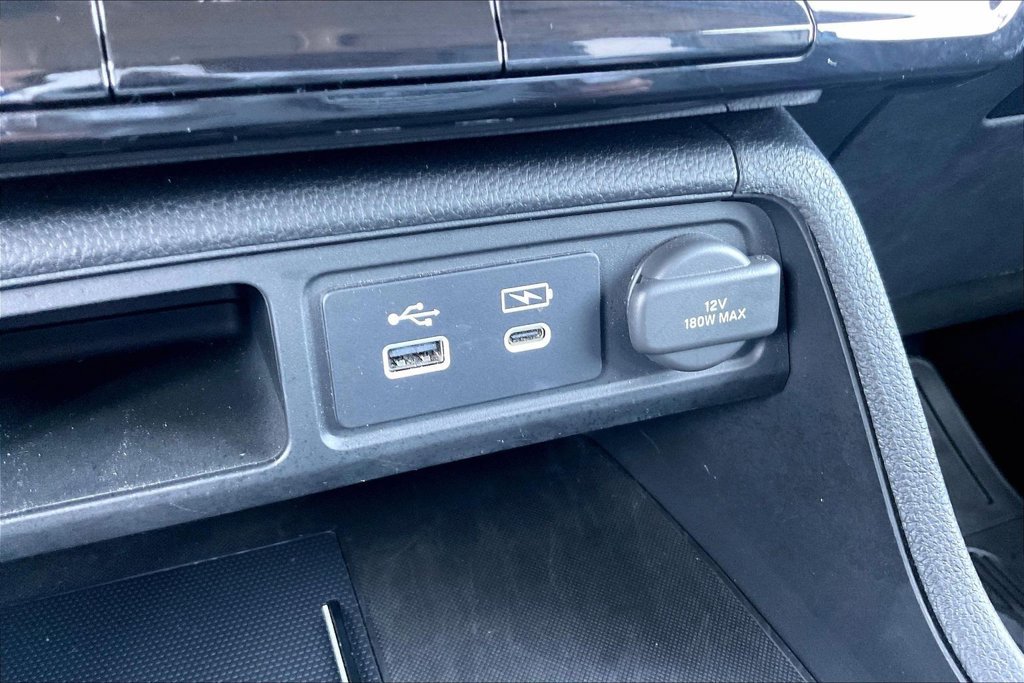 Used 2025 Honda Pilot Touring image 16
