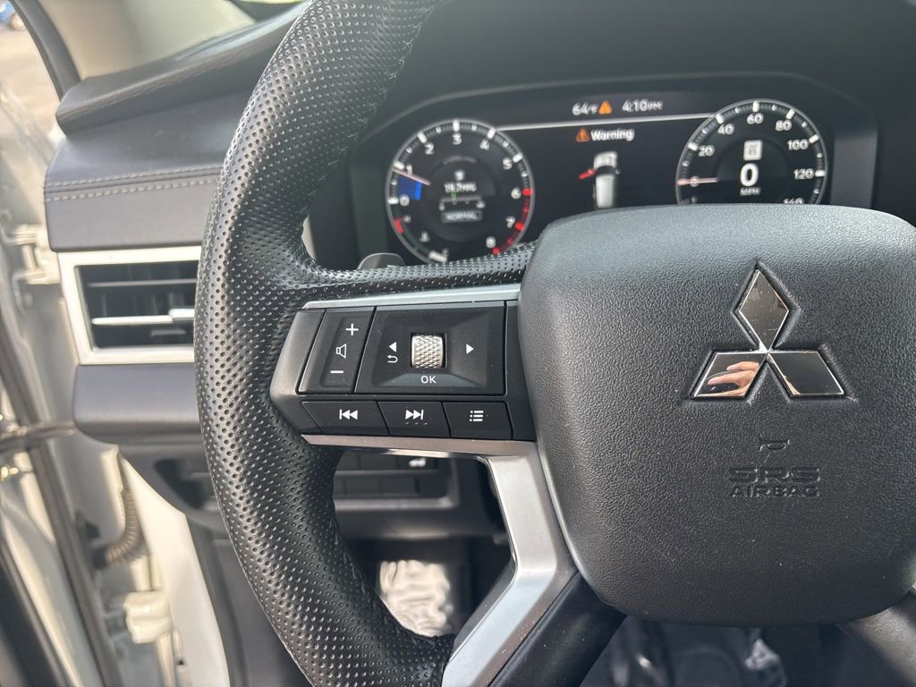 Used 2023 Mitsubishi Outlander SEL AWD/4WD image 17