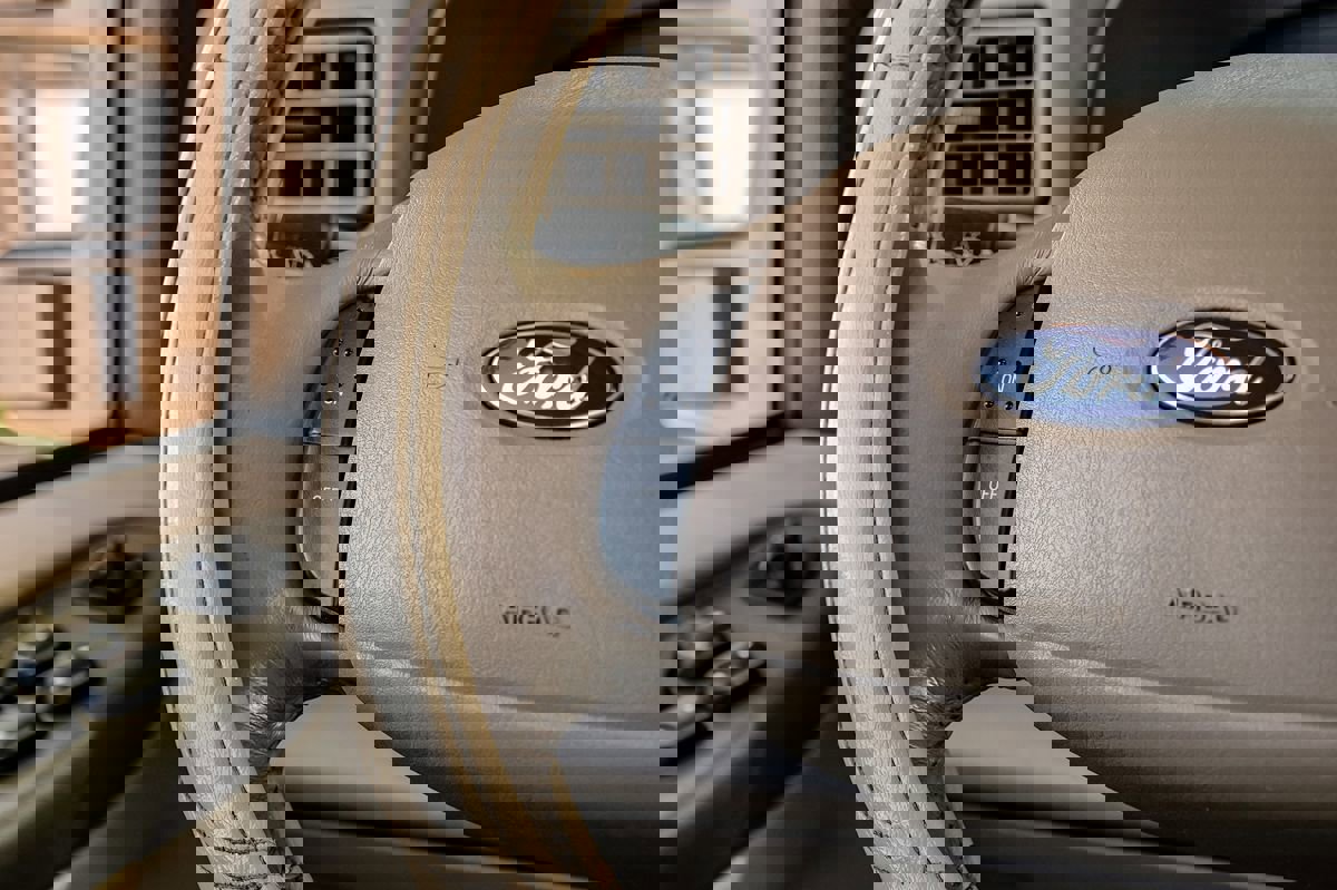 Used 2004 Ford Excursion Eddie Bauer image 13